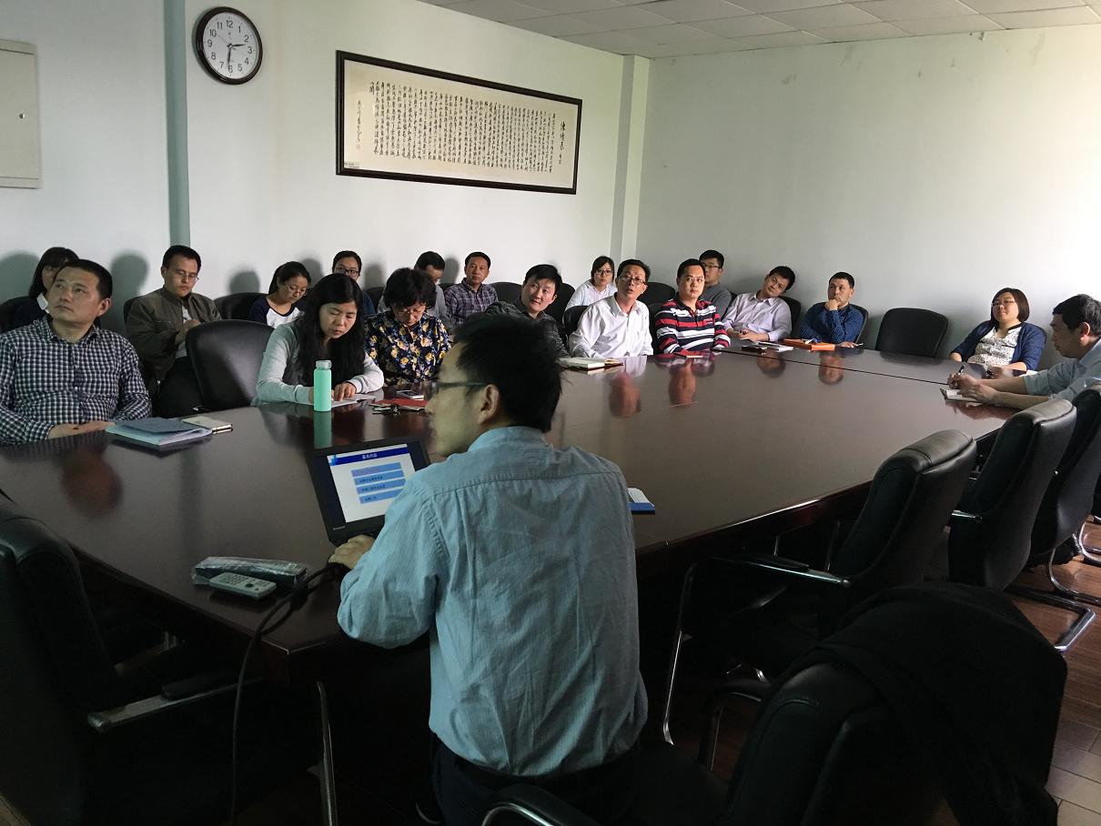 8x8x
召开专业教学研讨会